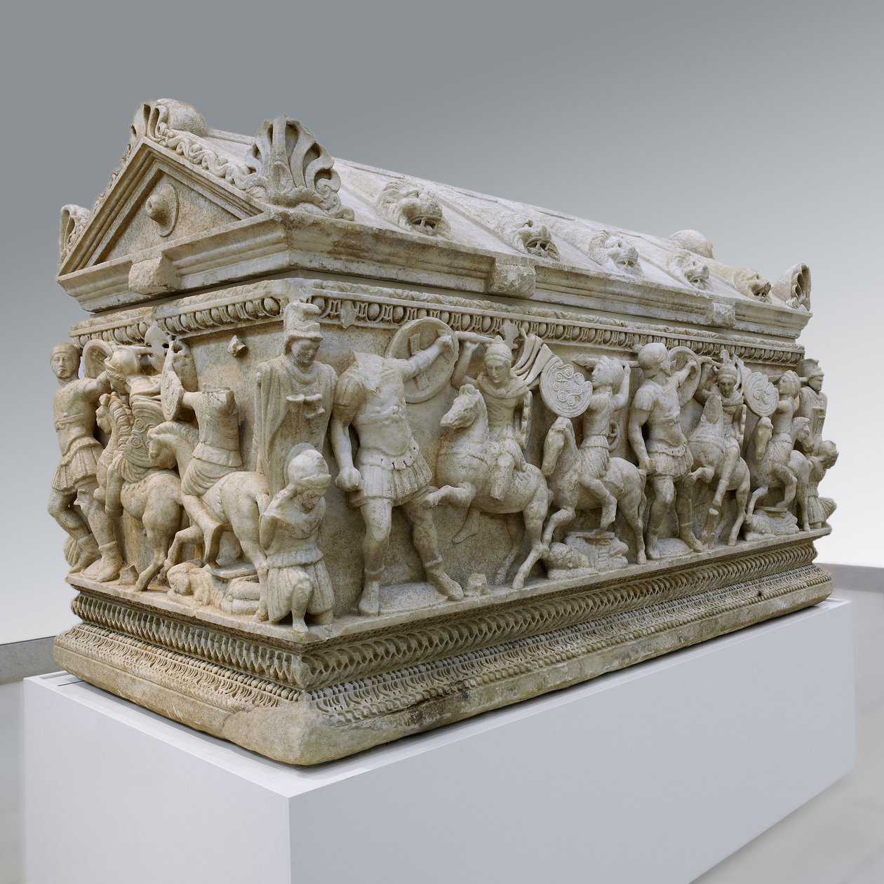Sarkofag przedstawiający bitwę między żołnierzami a Amazonkami, 140-170 ne (marmur) autorstwa Roman