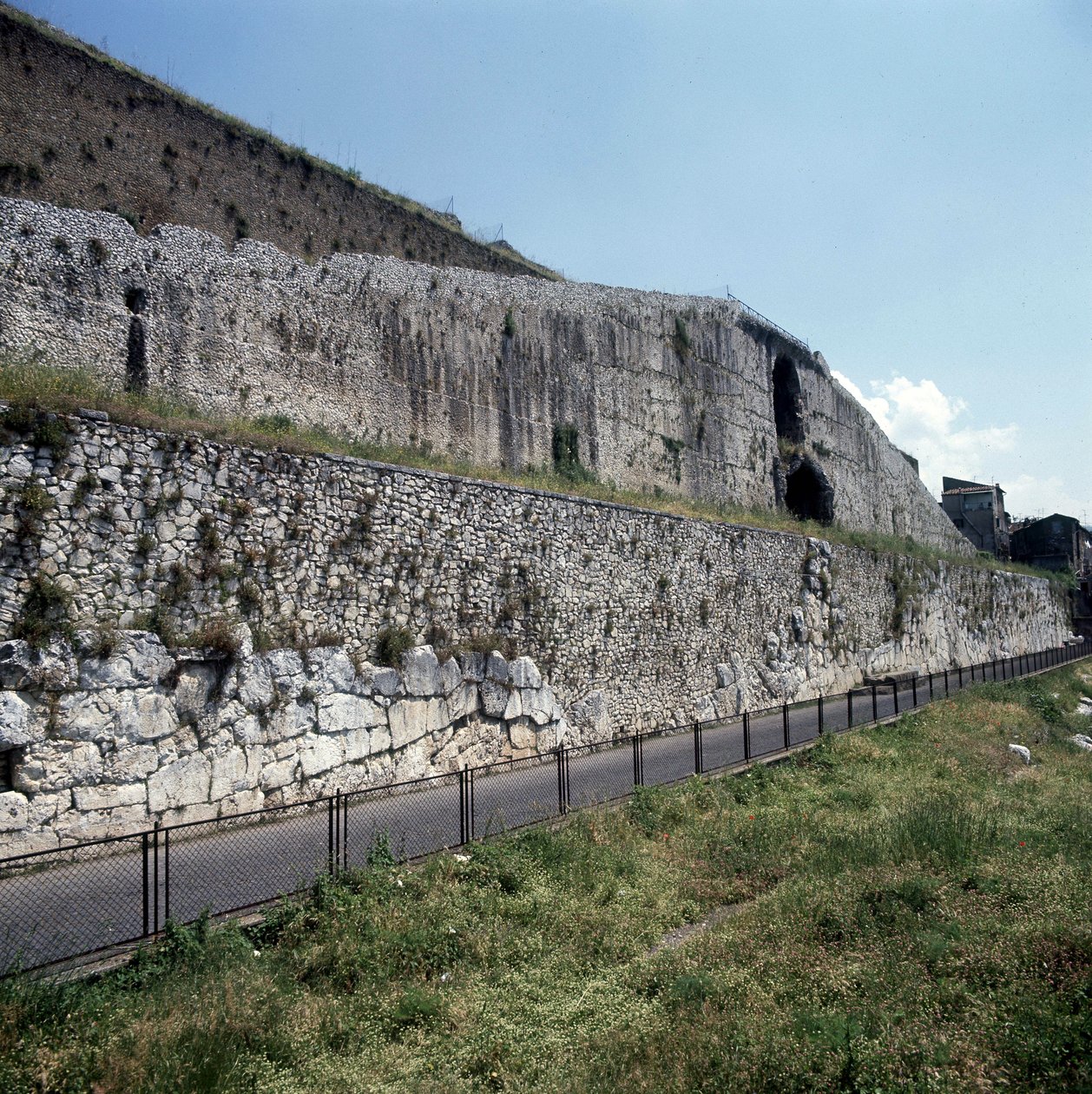 Sanktuarium fortuny w Palestrinie w Lacjum. autorstwa Roman