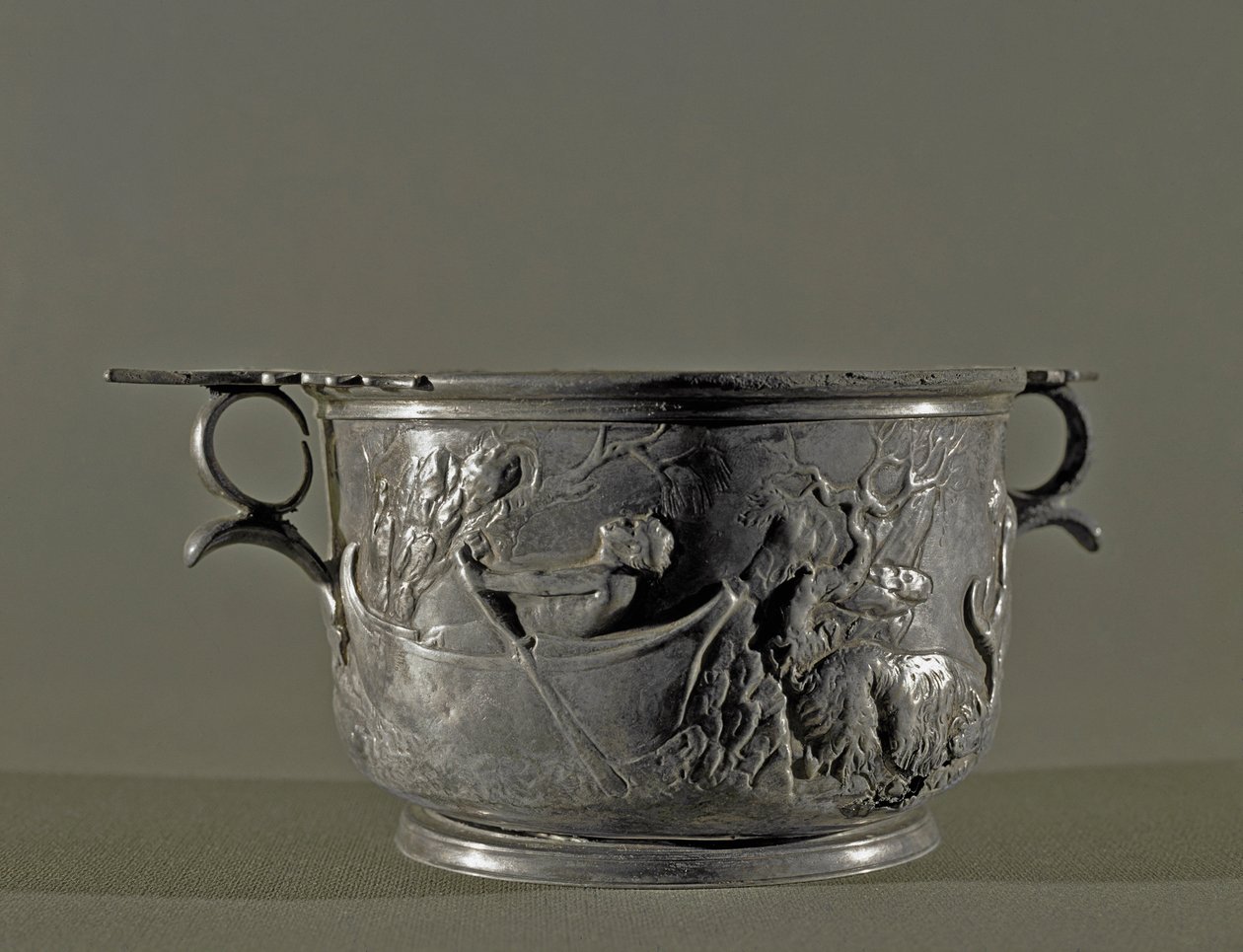 Srebrne skyphos, II w. p.n.e. autorstwa Roman
