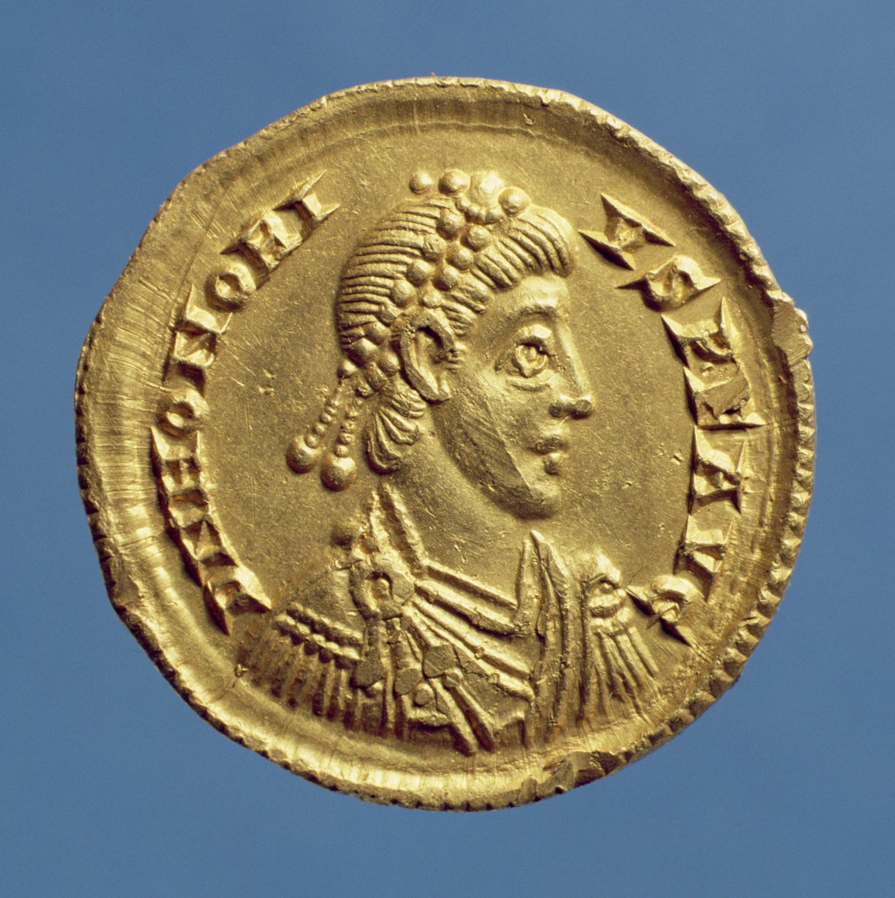 Solidus (awers) Honoriusza (393-432) z draperią, w torsie, z diademem. Napis: D N HONORIVS P F AVG (złoty) autorstwa Roman