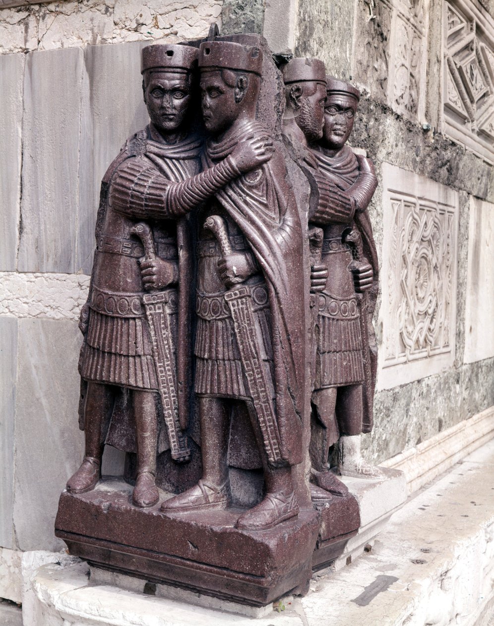 Tetrarchowie. Rzeźby w czerwonej porfidzie z IV wieku. Wenecja, Plac Świętego Marka. autorstwa Roman