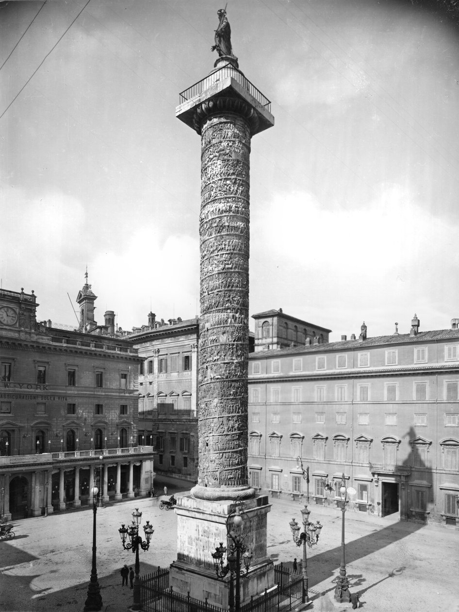 Kolumna Marka Aureliusza, 180-196 AD (marmur) (zdjęcie czarno-białe) autorstwa Roman