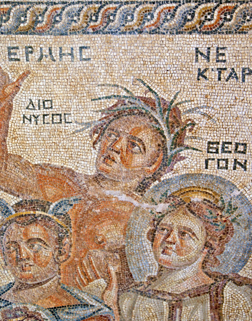 Prezentacja małego Dionizosa autorstwa Hermesa. Fragment mozaiki Hermes, Nektar i Teogen, Dom Aiona, Pafos, Cypr autorstwa Roman