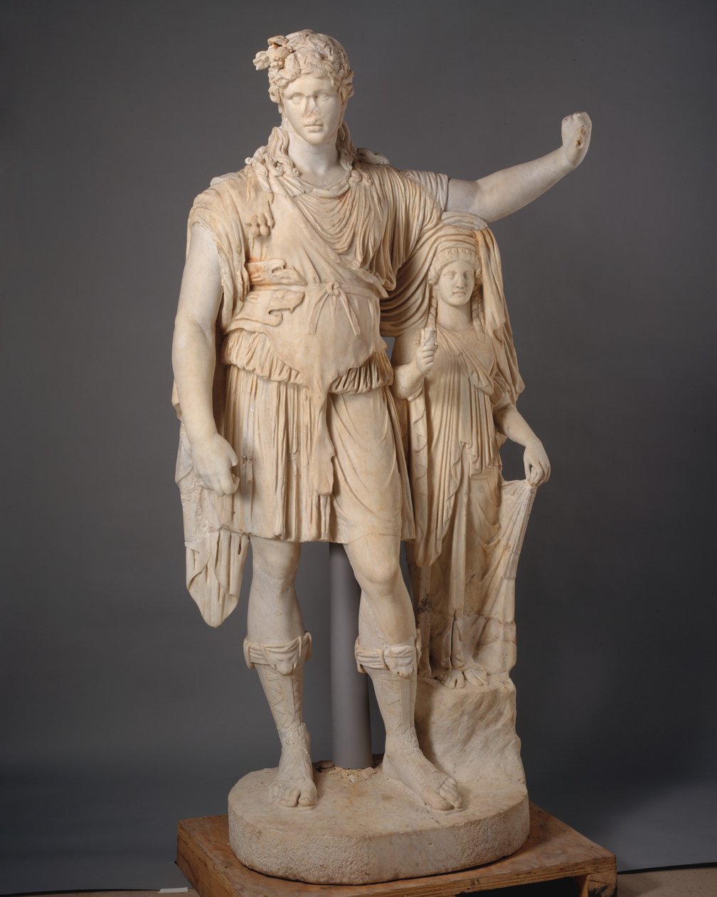 Posąg Dionizosa oparty na kobiecej postaci ( „Nadzieja Dionizos”), 27 pne-68 AD (marmur) autorstwa Roman Imperial Period