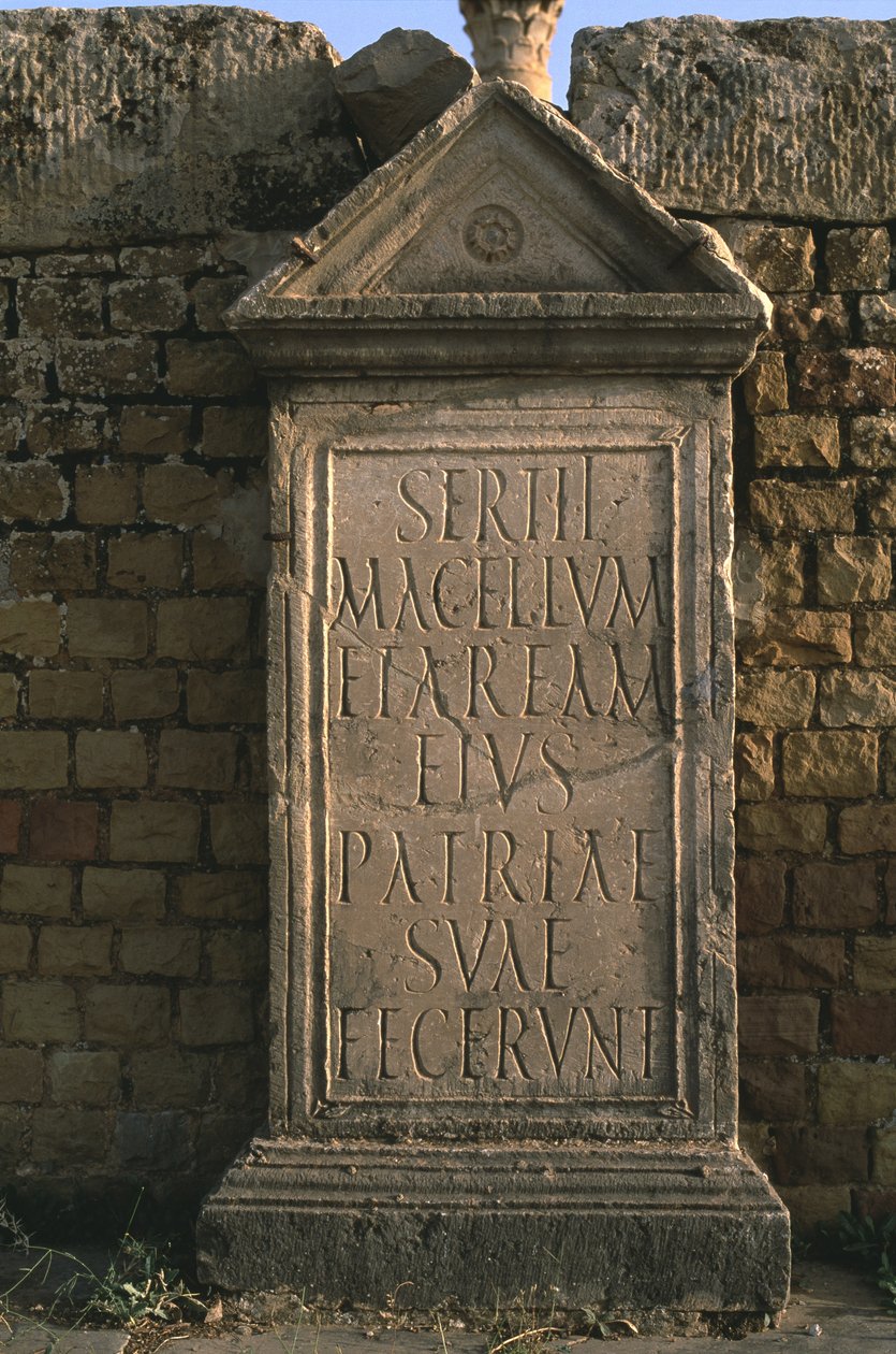 Stela z napisem na rynku Sertius High Imperial Okres (27 pne-395 AD) autorstwa Roman Imperial Period