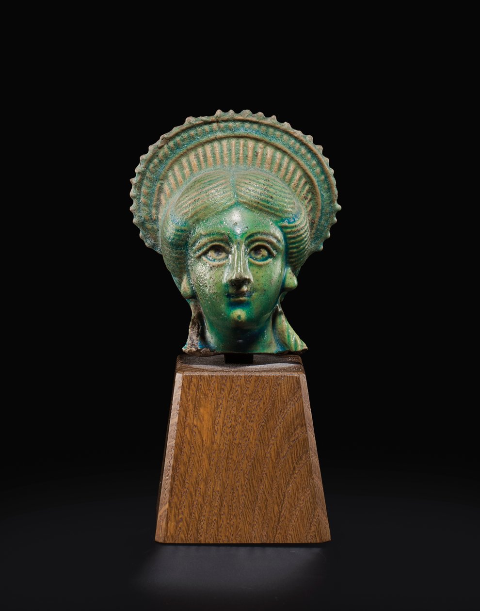Głowa Izydy-Afrodyty, ok. I - II wne (fajans) autorstwa Roman Period Egyptian