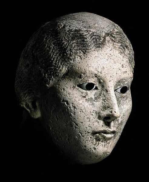 Model głowy kobiety, II lub III wne (gips) (patrz też 270971, 270973-974) autorstwa Roman Period Egyptian