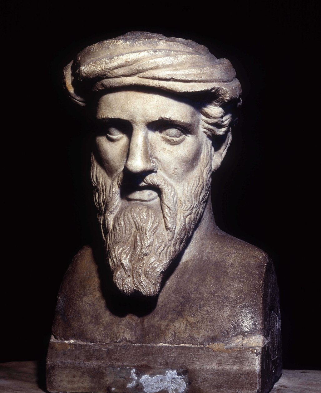 Popiersie Pitagorasa (VI w.), greckiego filozofa i matematyka, Musei Capitolini, Rzym. autorstwa Roman Roman