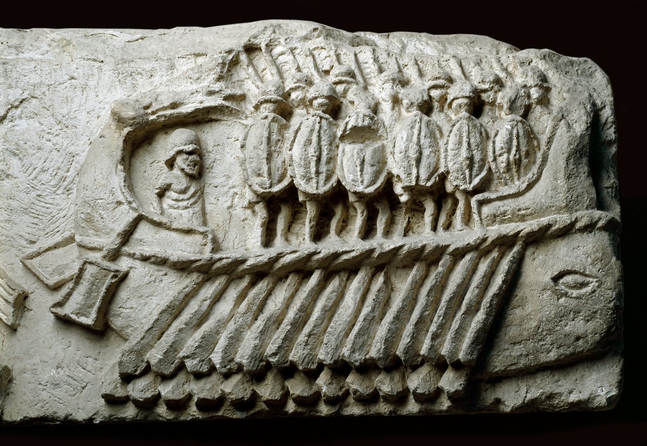 Odlew rzymskiego okrętu biremy przewożącego uzbrojonych żołnierzy (relief na skale) autorstwa Roman Roman