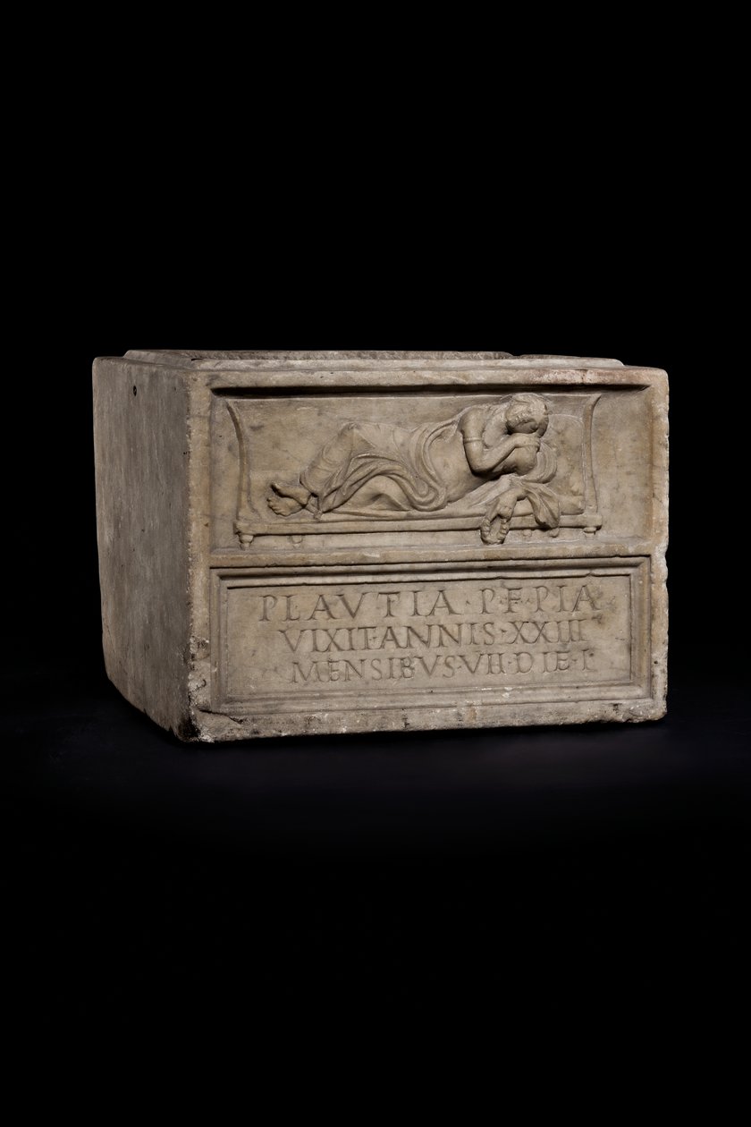 Urna pogrzebowa, koniec I-początek II wieku n.e. (marmur) autorstwa Roman Roman