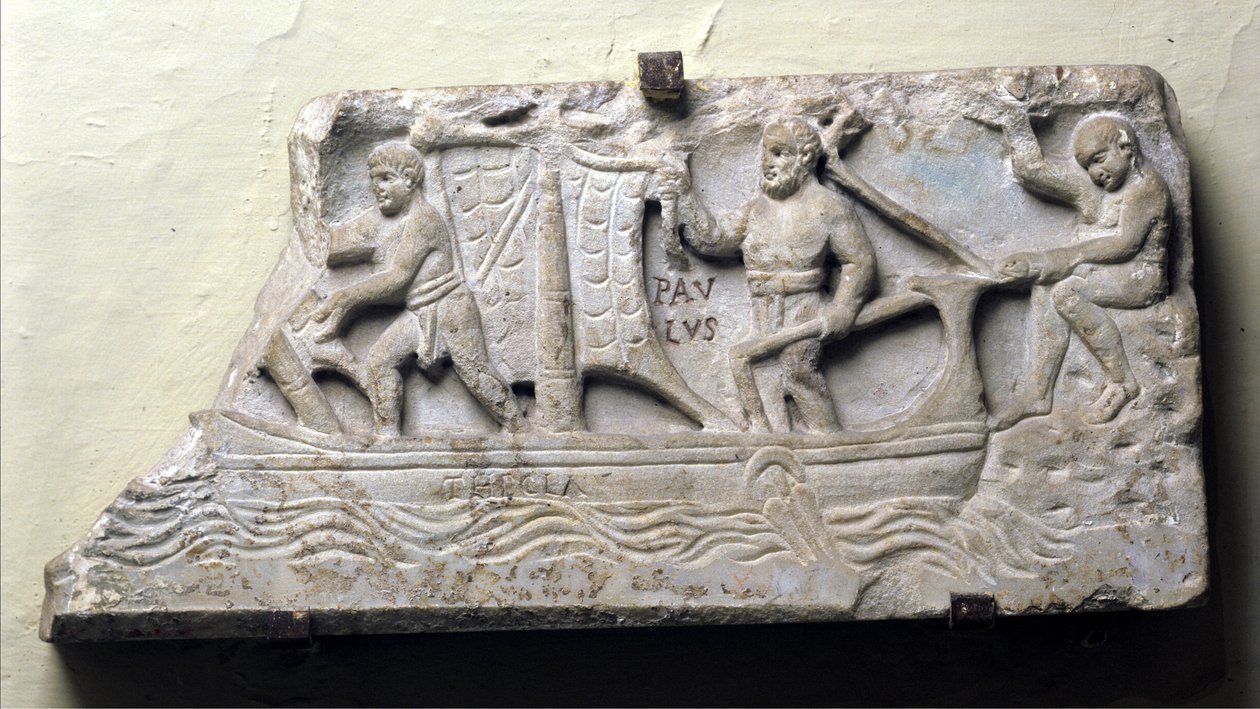 Pokrycie sarkofagu z symbolicznym przedstawieniem statku Thecla: Święty Paweł trzyma ster i manewruje żaglem. autorstwa Roman Roman