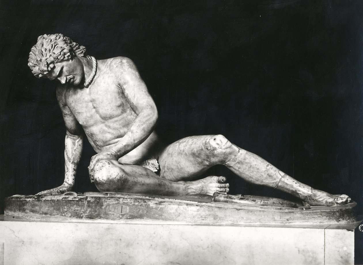 Umierający Gal, kopia greckiego oryginału z ok. 230-220 pne autorstwa Epigonos (marmur) (zdjęcie czarno-białe) autorstwa Roman Roman