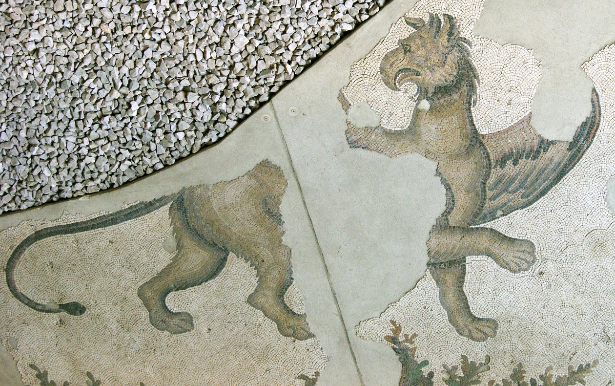 Mozaika przedstawiająca Gryfa Lwa, Bazar Arasta, Meczet Sułtana Ahmeta, Stambuł. autorstwa Roman Roman