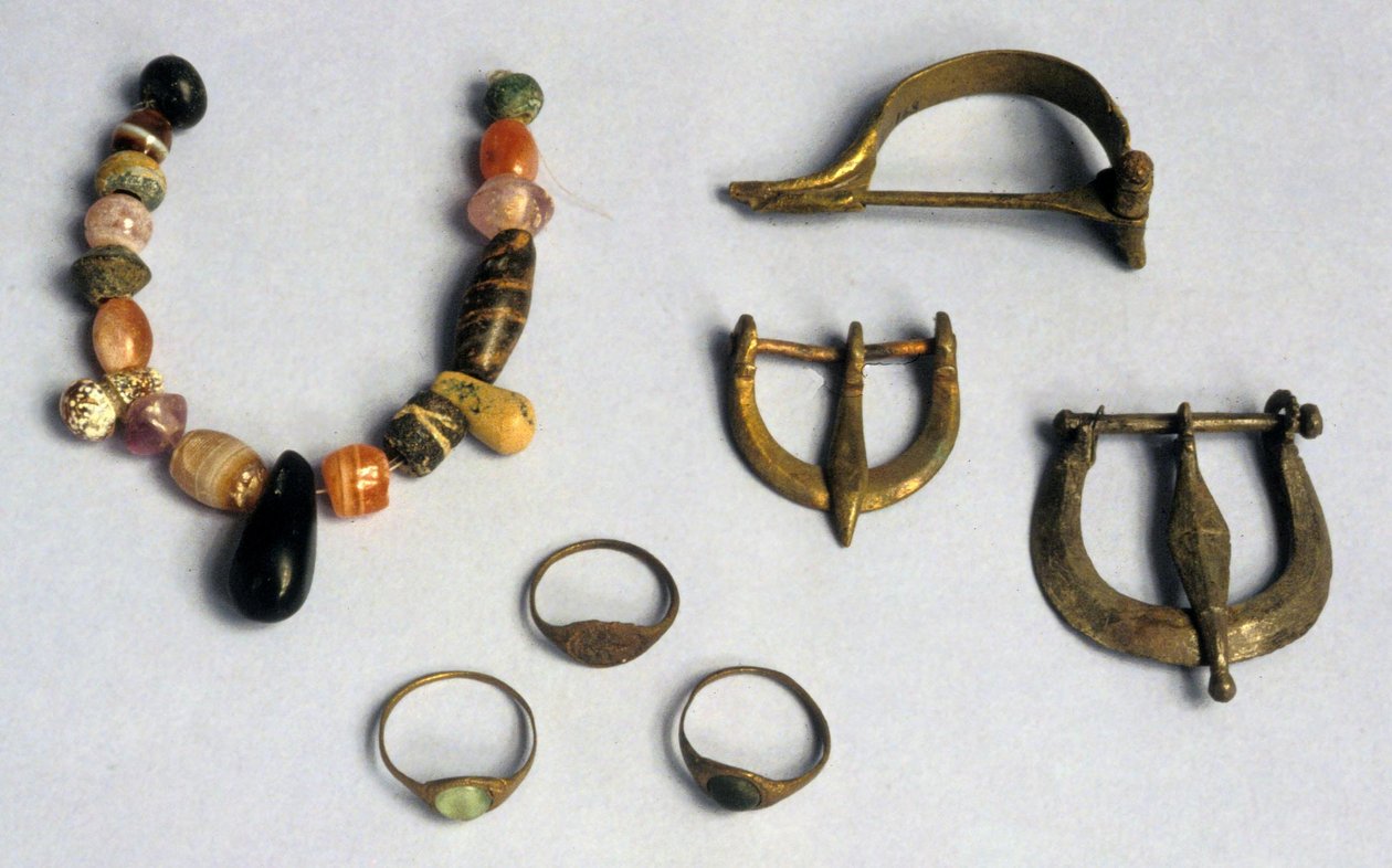 Pierścienie, sprzączki i Fibulae, Masada (media mieszane) autorstwa Roman Roman