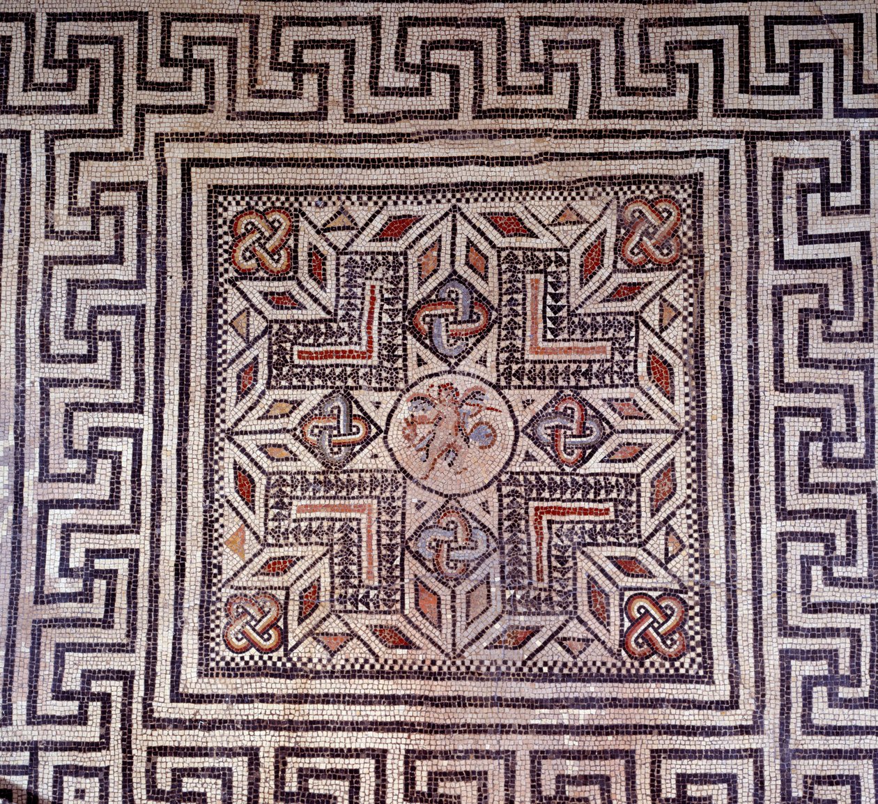 Sztuka rzymska: mozaika z figurami geometrycznymi. Nimes, muzeum archeologiczne. autorstwa Roman Roman