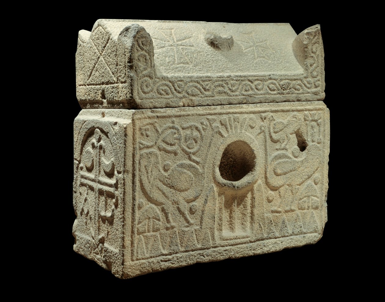 Sztuka rzymska: relikwiarz w formie sarkofagu znaleziony w Syrii. Paryż, Luwr autorstwa Roman Roman