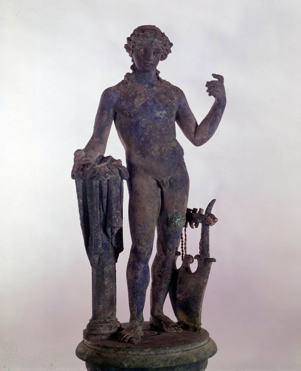 Sztuka rzymska: posąg Apolla z brązu. Muzeum Starożytności Rzymskich w Rzymie autorstwa Roman Roman