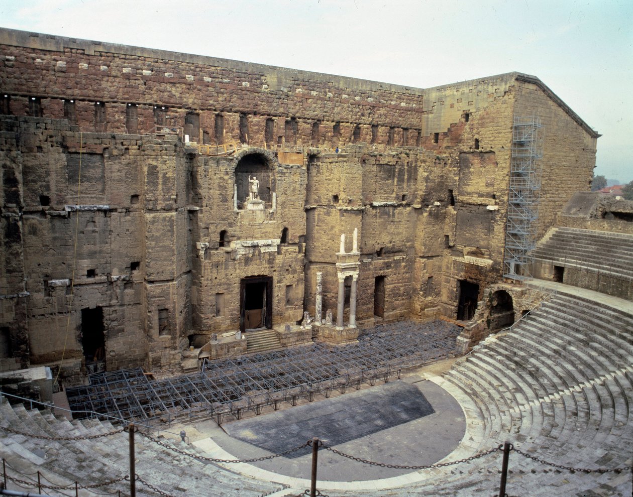 Sztuka rzymska: widok rzymskiego teatru miasta Orange (Vaucluse). autorstwa Roman Roman