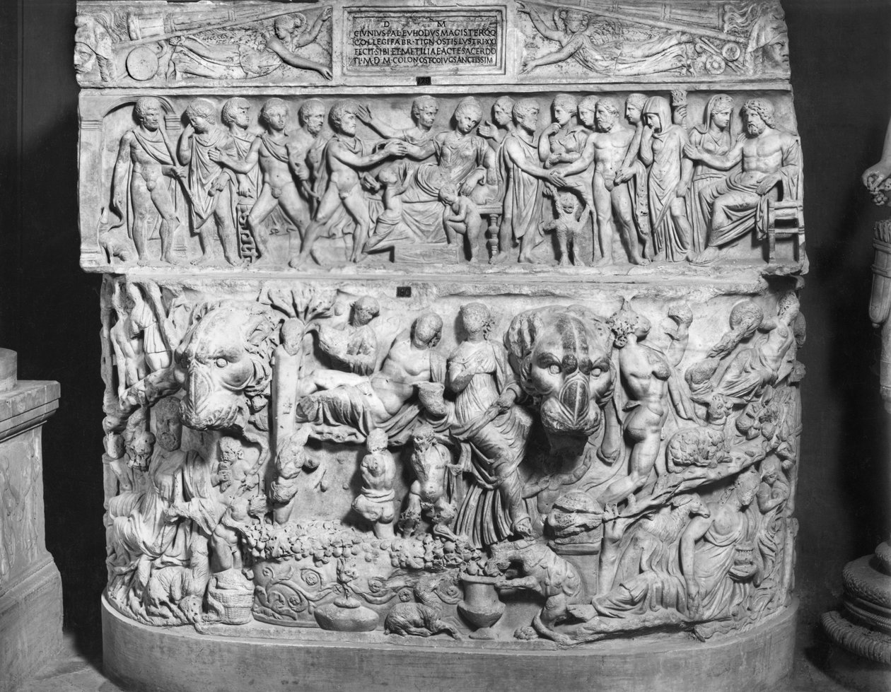 Sarkofag przedstawiający śmierć Alkestis (marmur) (zdjęcie czarno-białe) autorstwa Roman Roman