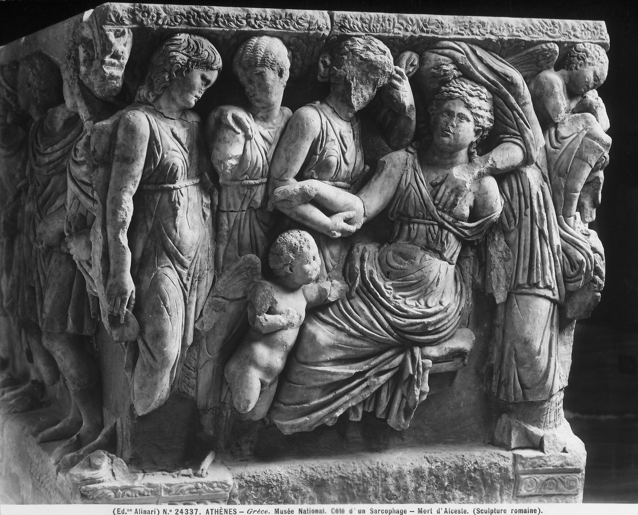 Ulga z sarkofagiem ze śmiercią Alcestis (marmur) autorstwa Roman Roman