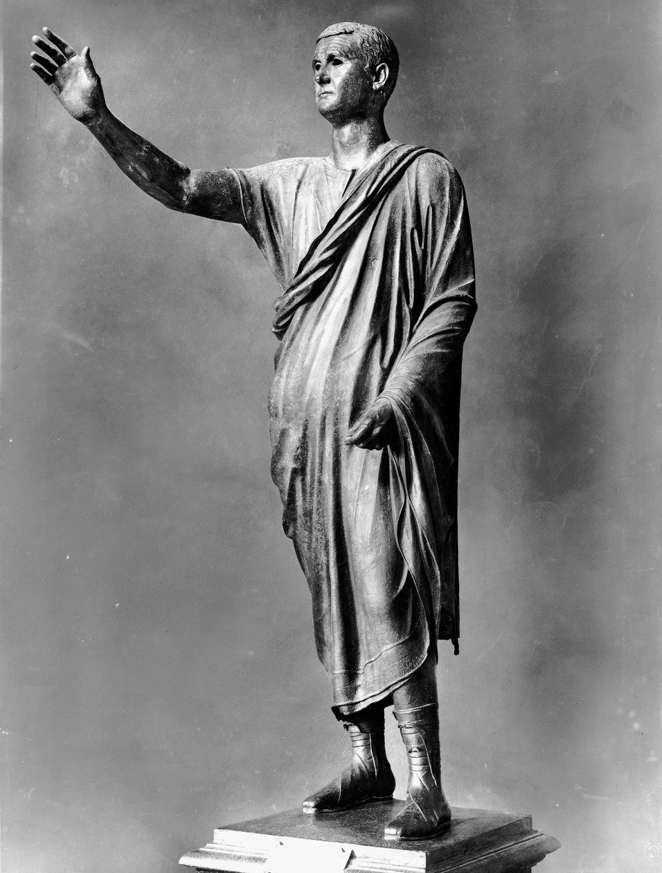 Posąg rzymskiego mówcy (brąz) autorstwa Roman Roman
