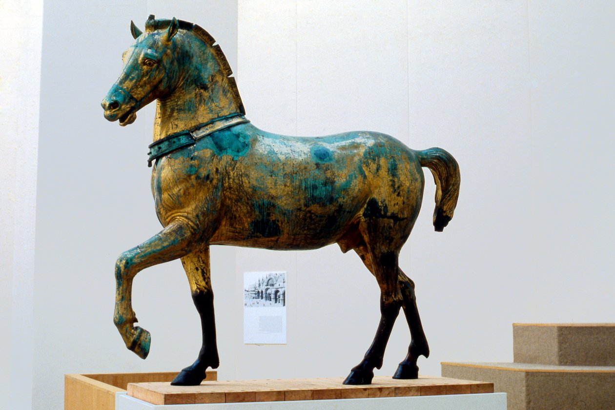 Posąg jednego z czterech triumfalnych koni kwadrygi San Marco (brąz) autorstwa Roman Roman