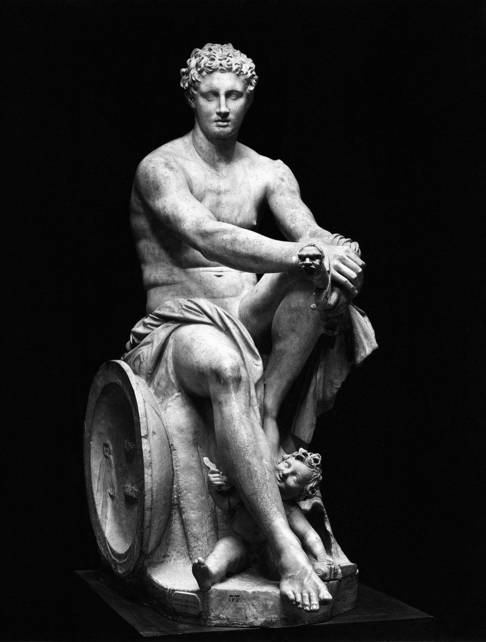 Ares Ludovisi, kopia greckiego oryginału z IV wieku pne (marmur) (zdjęcie czarno-białe) autorstwa Roman Roman