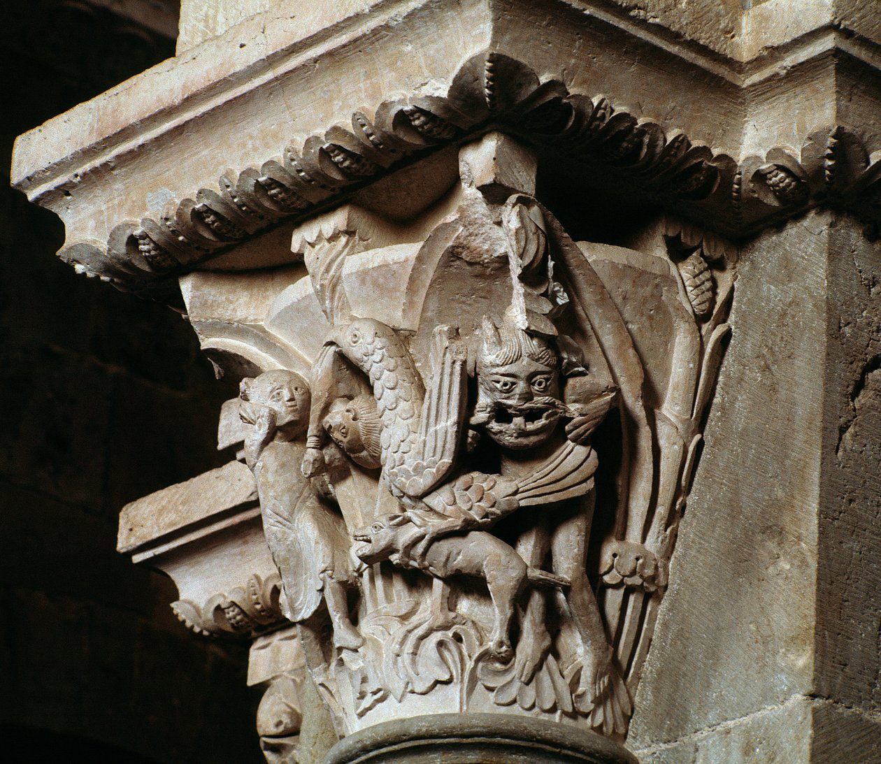 Porwanie Ganimedesa (kapitał rzeźbiony) autorstwa Romanesque