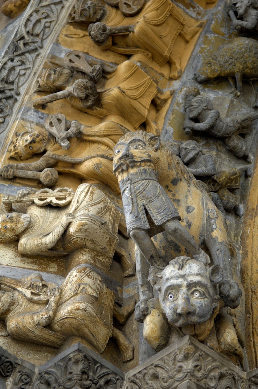 Fragment rzeźbionego sklepienia fasady katedry Saint Marie, Oloron Sainte Marie (Pireneje Atlantyckie) autorstwa Romanesque