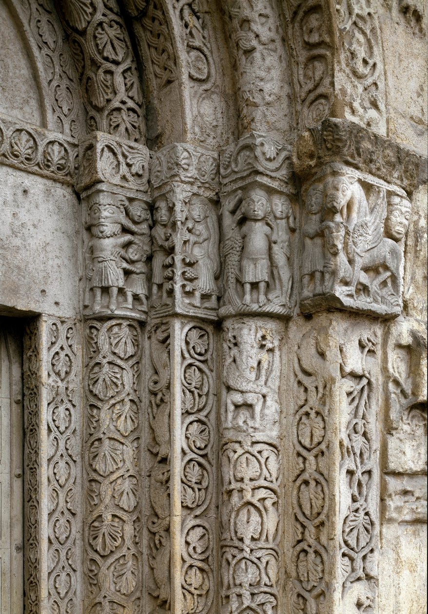 Fragment fasady po prawej stronie bramy bazyliki, początek XII w. (fot.) autorstwa Romanesque