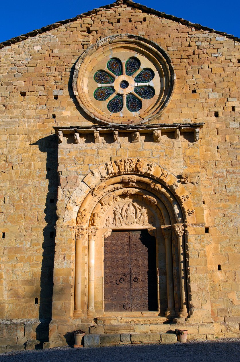Fasada kościoła Saint Maria de Covet, Isona, Hiszpania autorstwa Romanesque