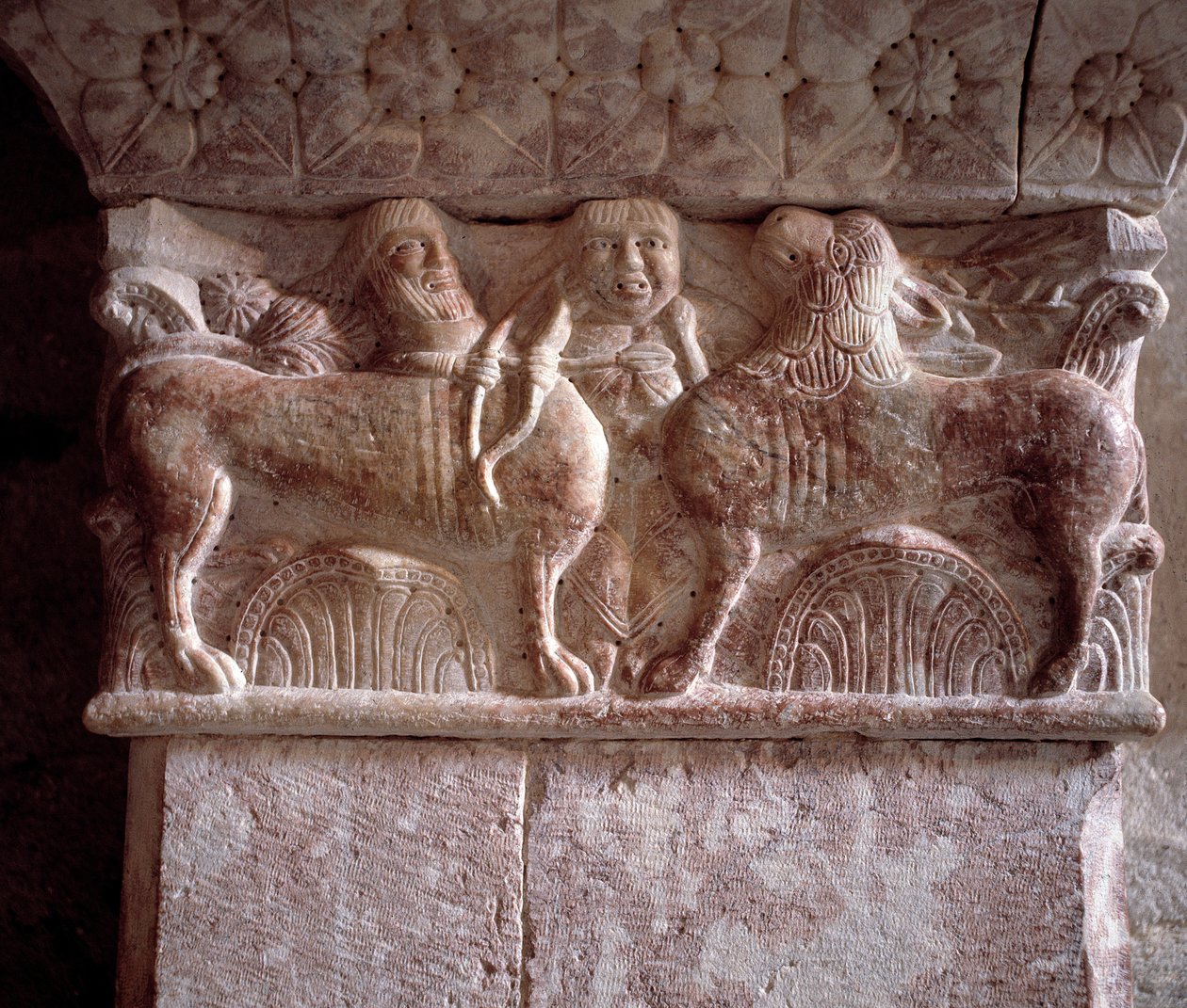 Scena myśliwska, rzeźbiona stolica na trybunie Zakonu autorstwa Romanesque