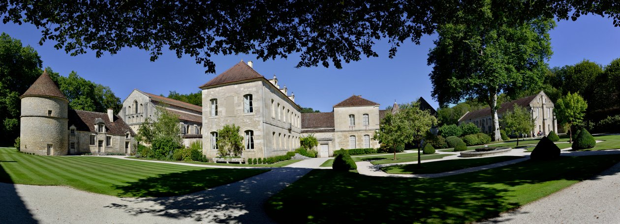Architektura romańska: panoramiczny widok na opactwo cystersów w Fontenay, Burgundia autorstwa Romanesque