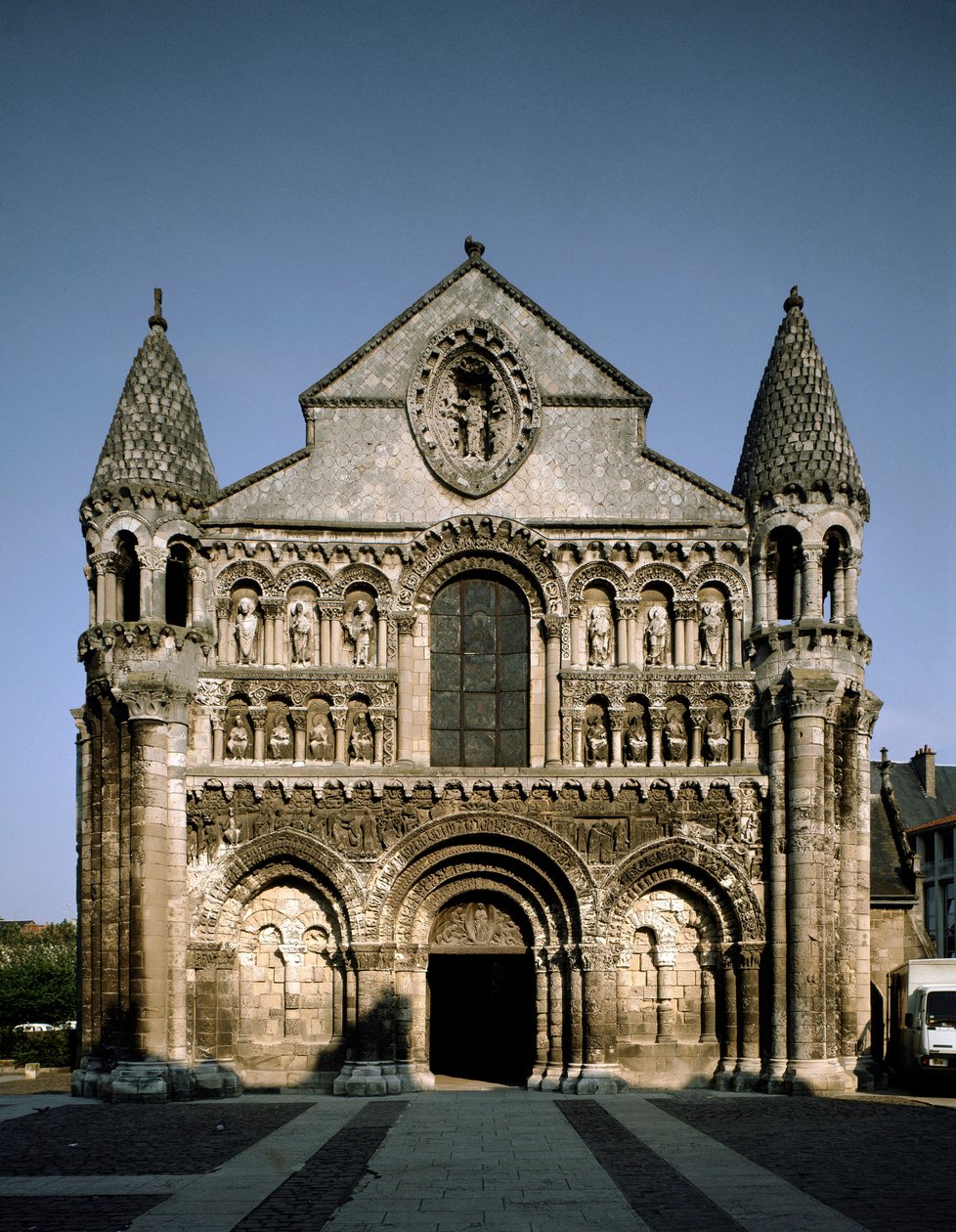 Sztuka romańska: widok Notre Dame la Grande (Notre-Dame-la-Grande). XII w. Poitiers (Wiedeń) autorstwa Romanesque