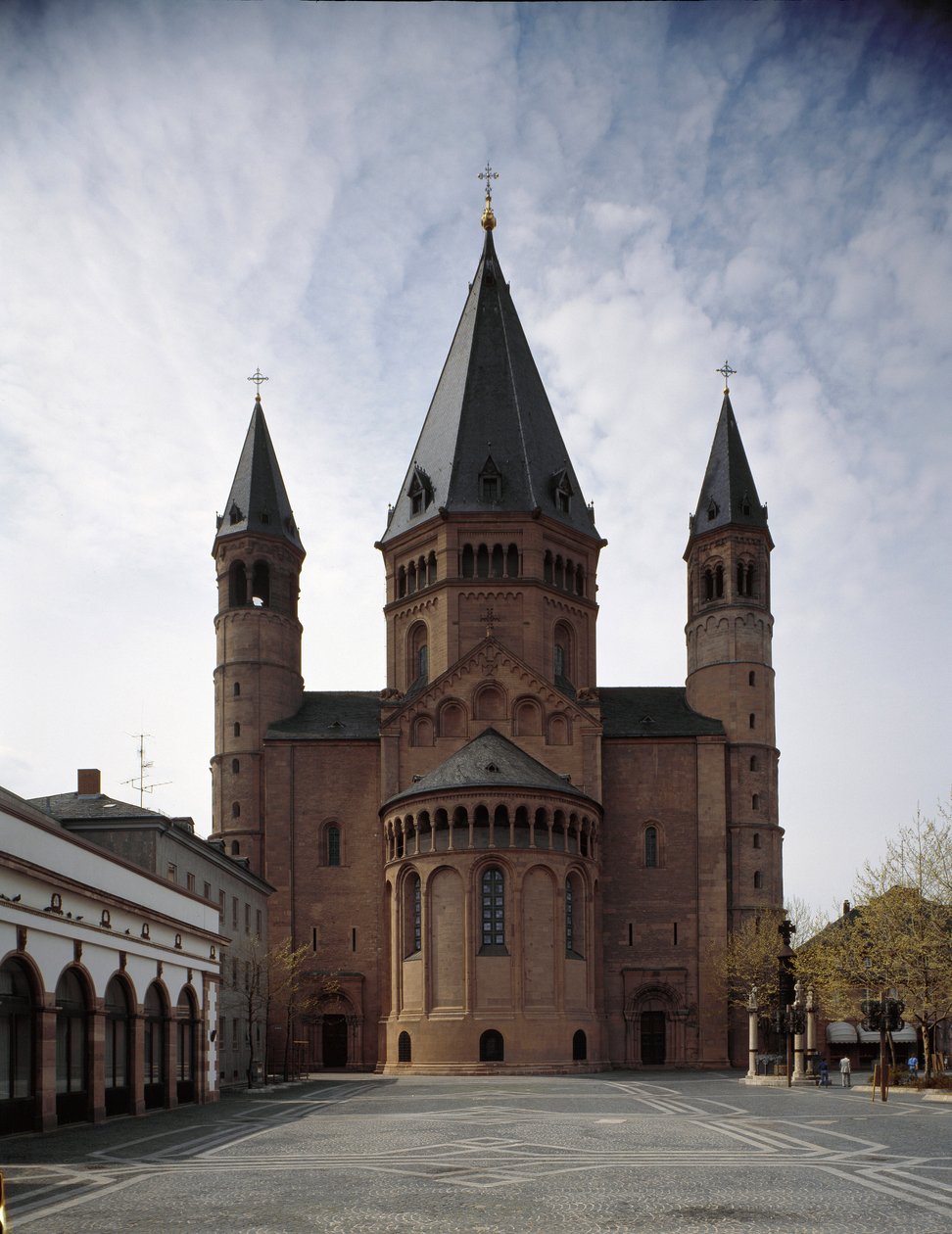 Sztuka romańska: widok katedry św. Marcina, zbudowanej między X a XII wiekiem. Moguncja, Niemcy autorstwa Romanesque