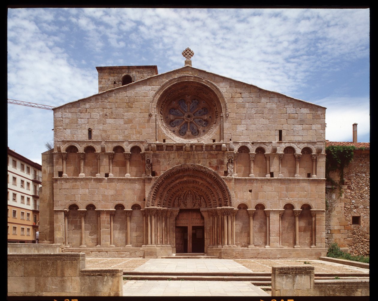 Sztuka romańska: widok kościoła św. Dominika (Iglesia de Santo Domingo, kościół św. Dominika) XII-wieczna Soria, Hiszpania autorstwa Romanesque