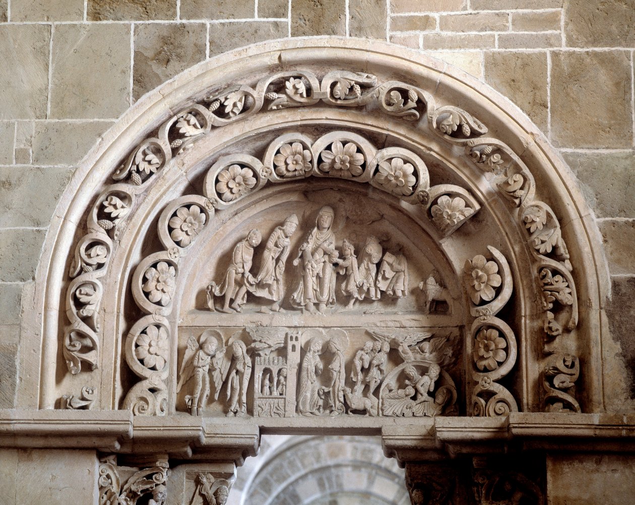 Portal południowy: Zwiastowanie, Nawiedzenie, Narodziny i Pokłon Trzech Króli (rzeźba) autorstwa Romanesque