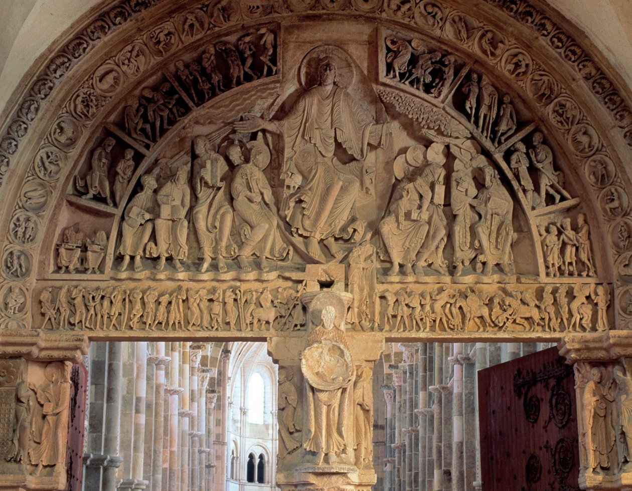 Tympanon bazyliki Vezelay przedstawiający Chrystusa w majestacie (w mandorli przedstawiony jest Jezus Chrystus w chwale) XII wiek. Bazylika Vezelay autorstwa Romanesque