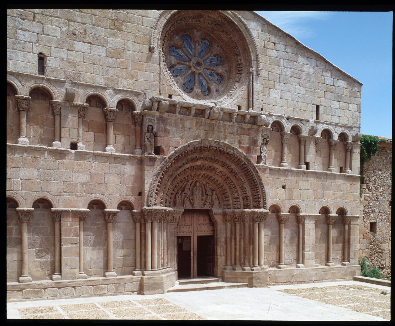 Widok na kościół św. Dominika autorstwa Romanesque