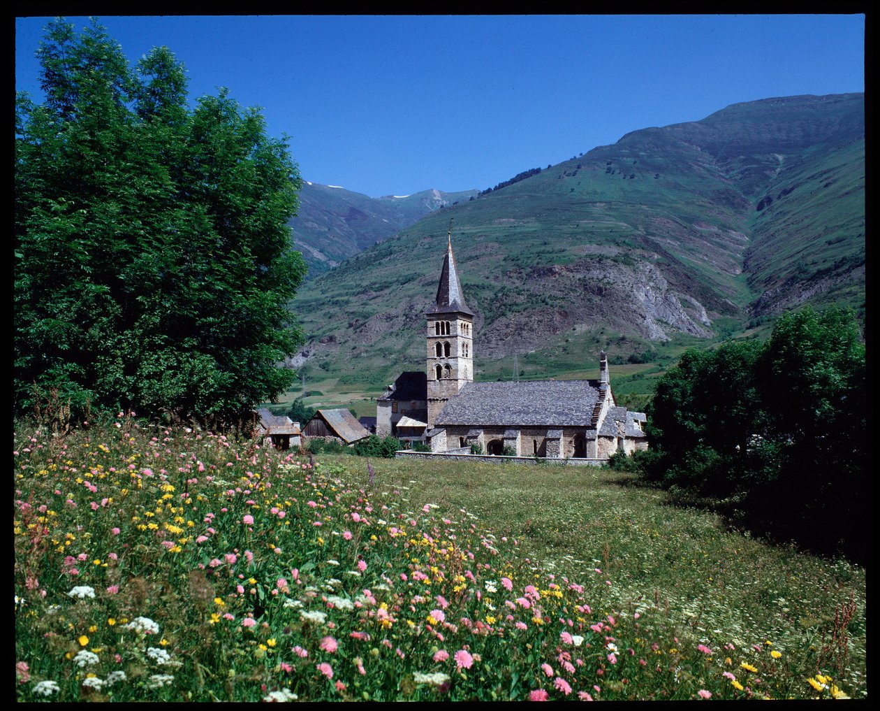 Widok kościoła Mariackiego, Arties (fot.) autorstwa Romanesque