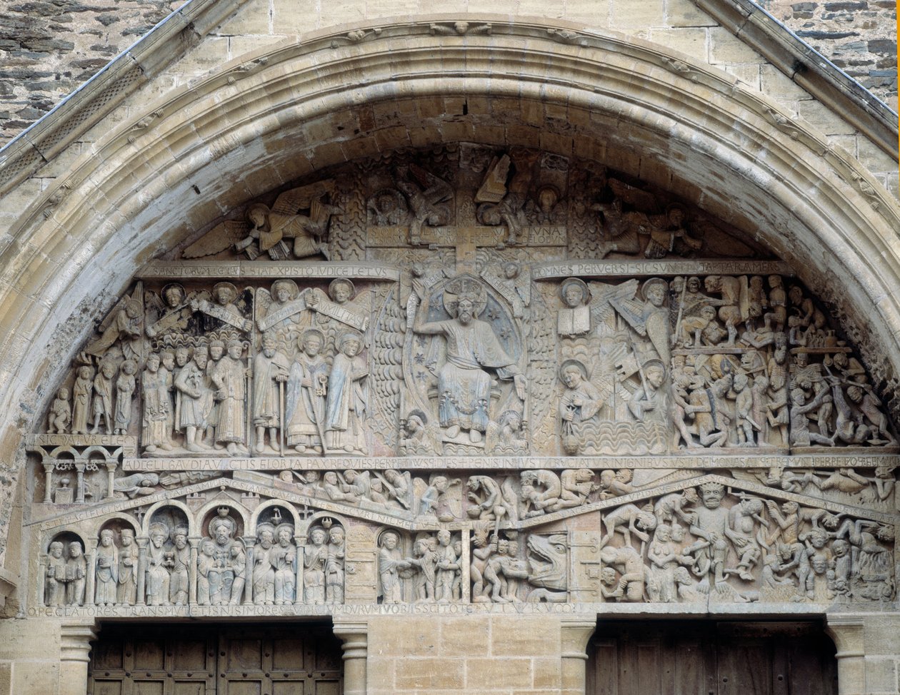 Widok tympanonu sądu ostatecznego, chrystusa między rajem a piekłem (rzeźba) autorstwa Romanesque