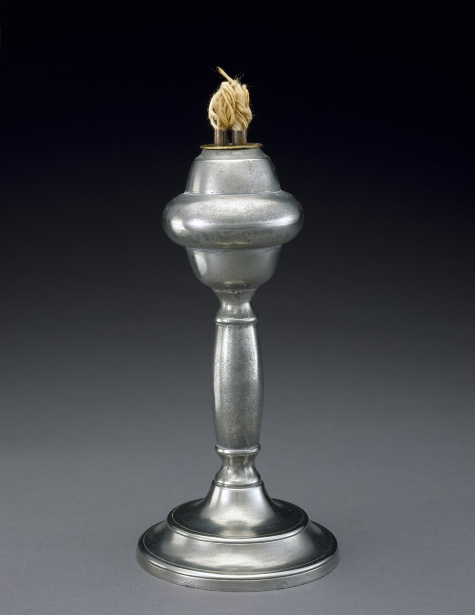 Lampa płynowa, ok. 1840-1860 (cyna) autorstwa Roswell Gleason