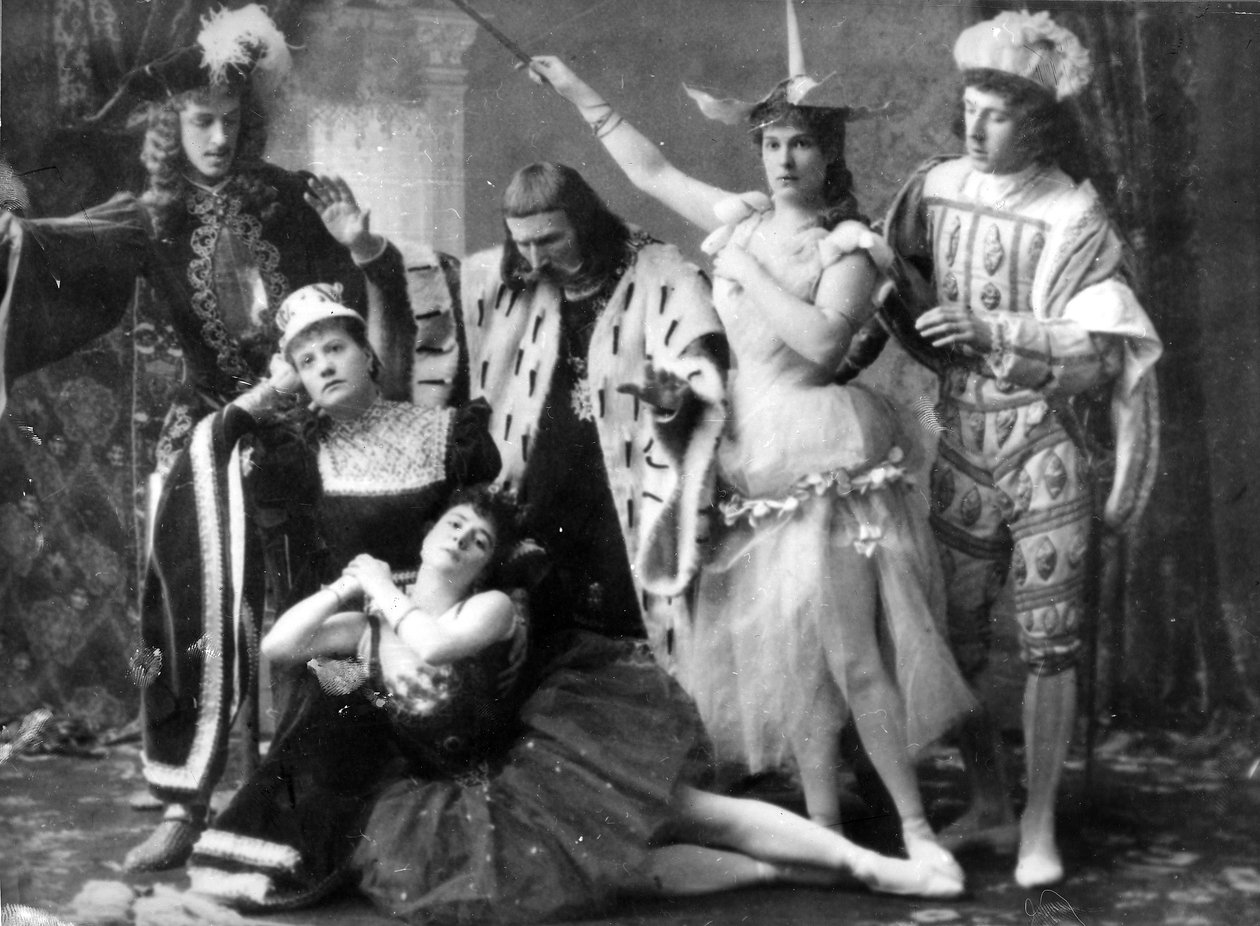 Scena z prawykonania baletu Czajkowskiego Śpiąca królewna w Teatrze Maryjskim z Carlottą Brianzą w roli Aurory, 1890 autorstwa Russian Photographer