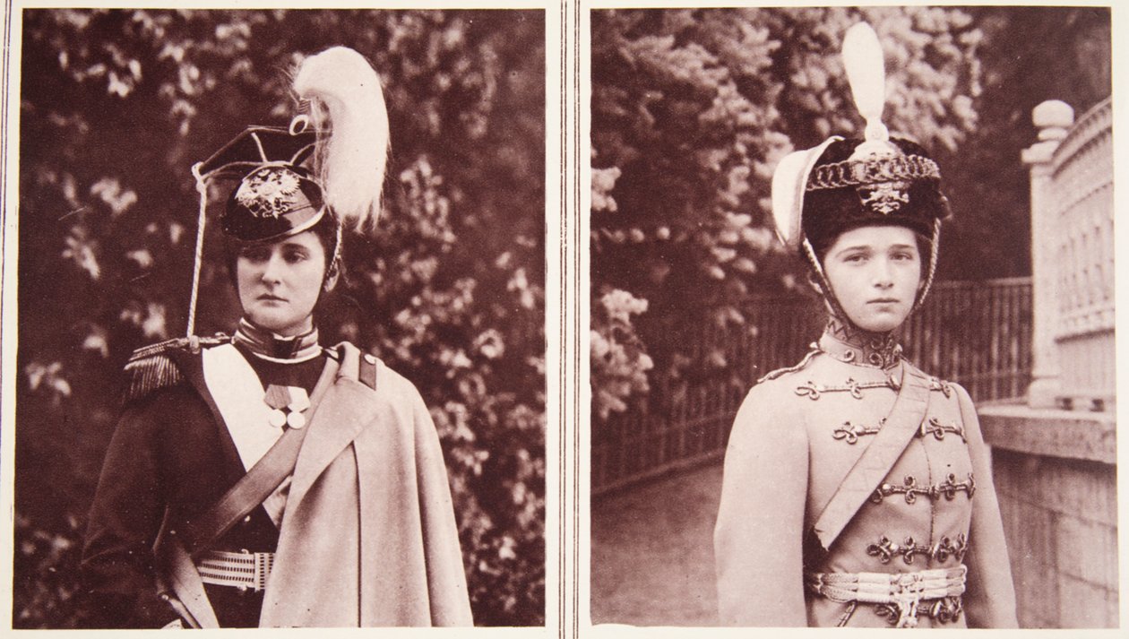 Naczelny pułkownik rosyjskich ułanów: cesarzowa Rosji i pułkownik naczelny rosyjskich huzarów: wielka księżna Olga, z The Illustrated War News (zdjęcie w sepii) autorstwa Russian Photographer