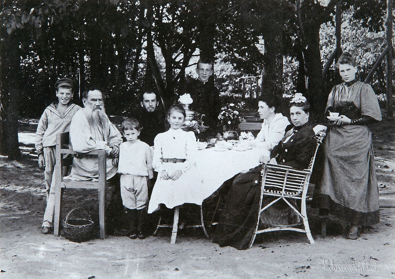 Portret rodzinny autora Lwa N. Tołstoja, z pracowni Scherer, Nabholz und Co. autorstwa Russian Photographer