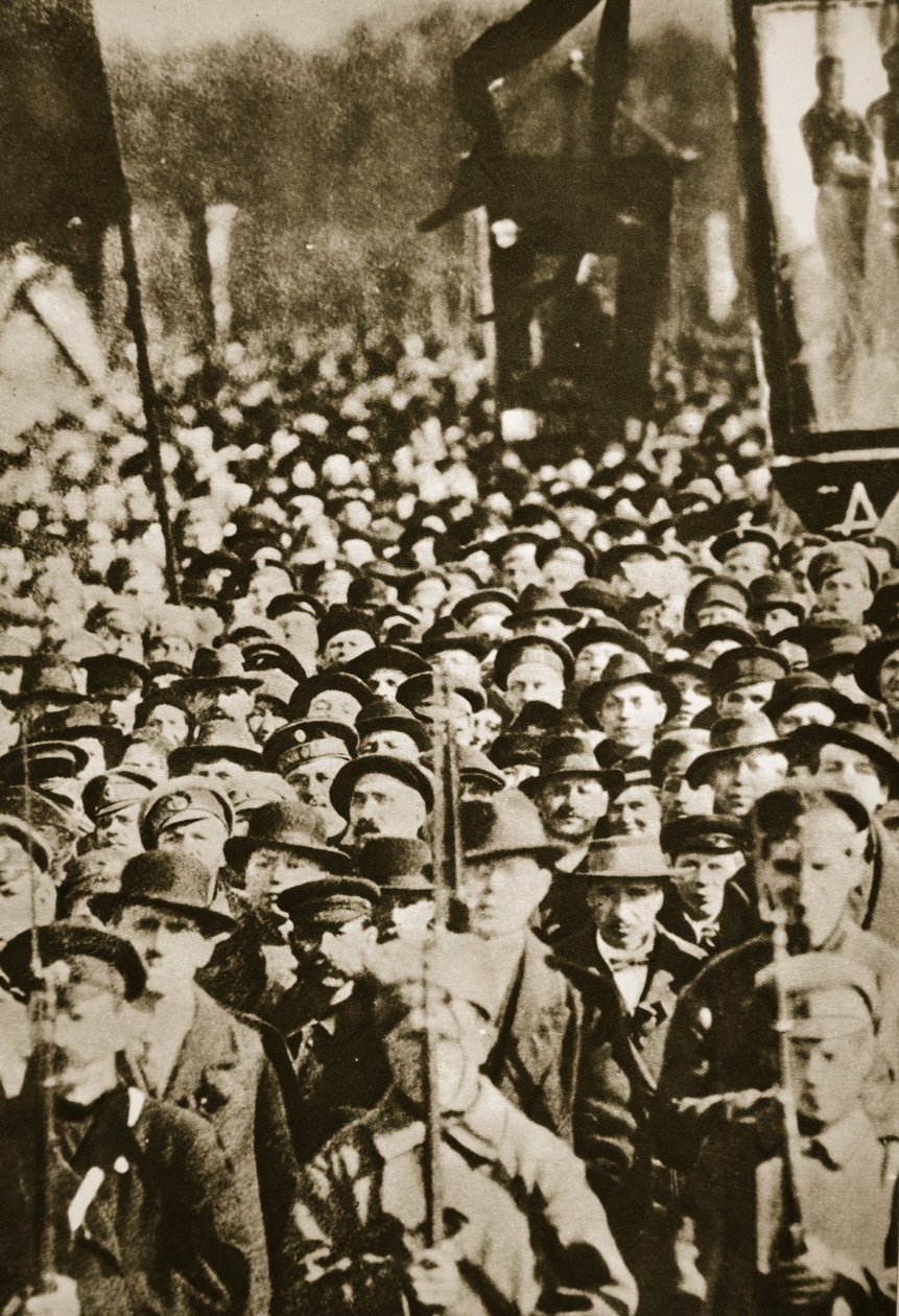 Rewolucjoniści w Piotrogrodzie, 1917 (zdjęcie w sepii) autorstwa Russian Photographer