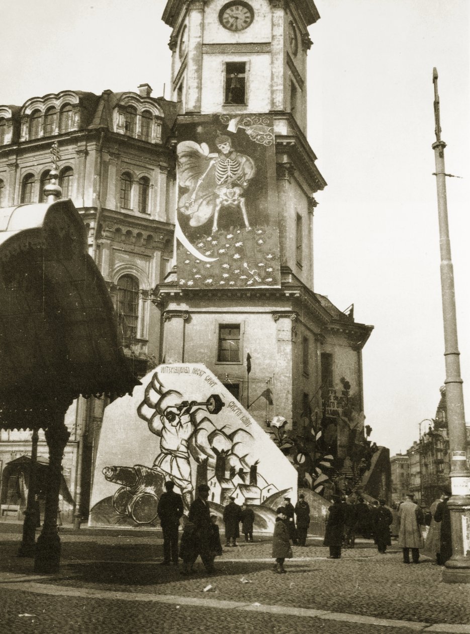 Bolszewicy okrywają swoimi dziełami oficjalne budynki, Petersburg (zdjęcie w sepii) autorstwa Russian Photographer