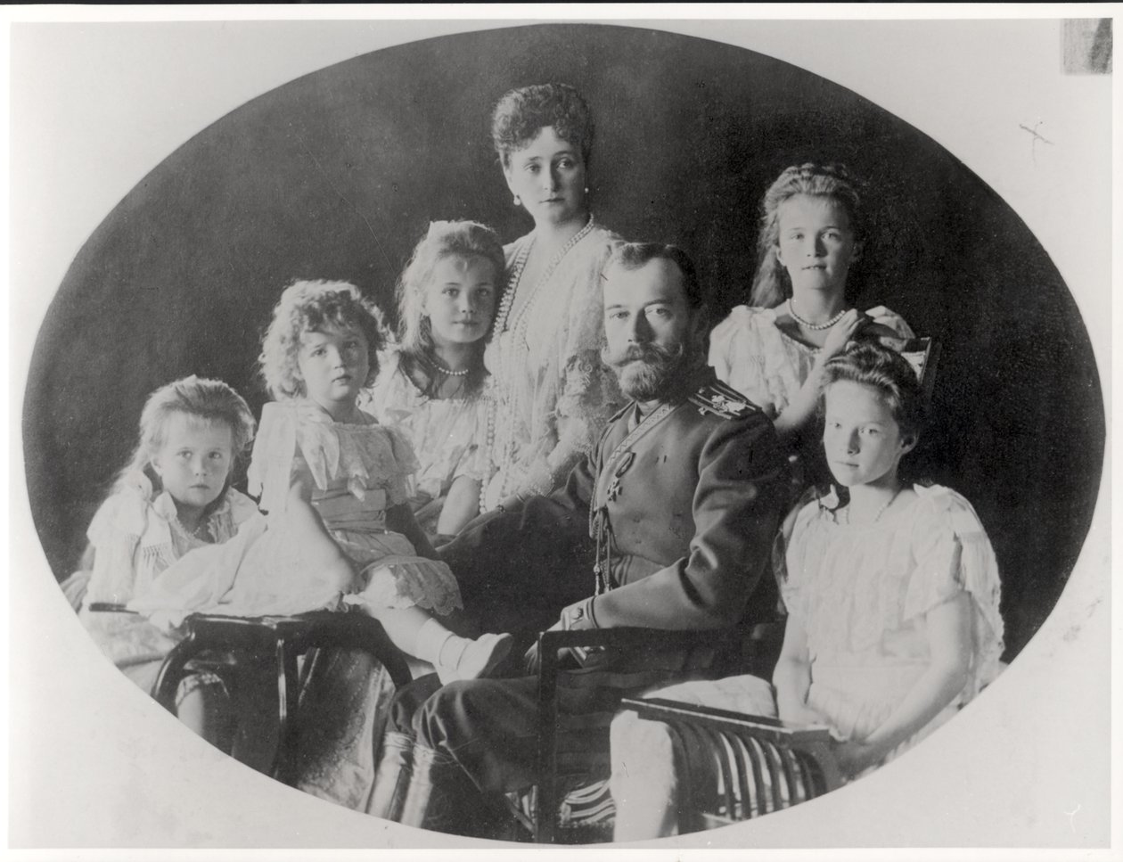 Rodzina cara Mikołaja II (1868-1918) autorstwa Russian Photographer