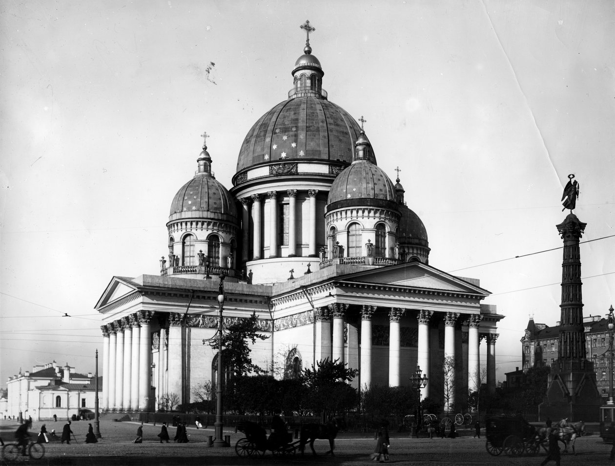 Katedra Trójcy Świętej w Petersburgu autorstwa Russian Photographer