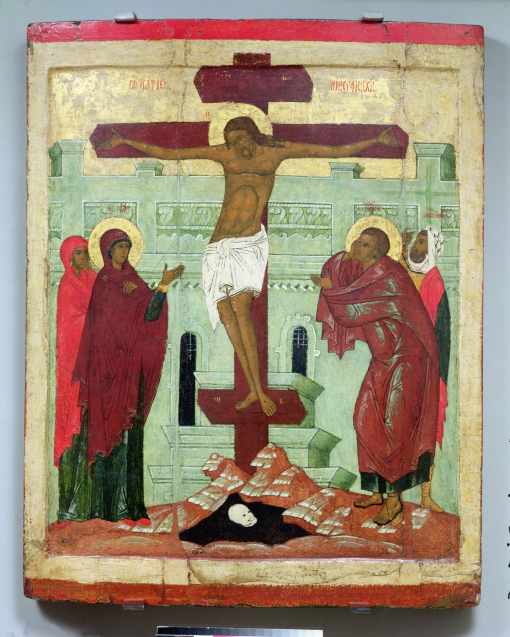 Ikona przedstawiająca Ukrzyżowanie z Matką Boską, Marią Magdaleną, św. Janem i centurionem Longinusem, Szkoła Nowogrodzka (tempera na desce) autorstwa Russian School